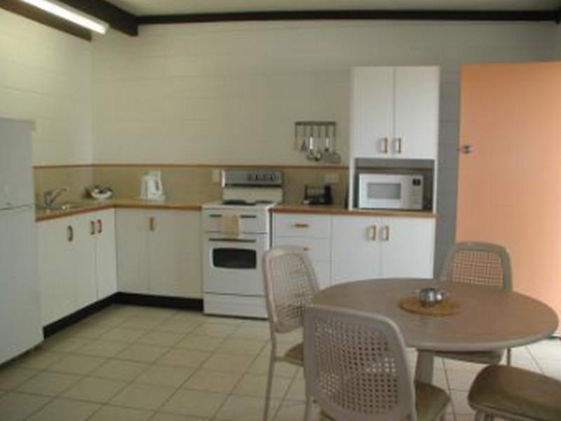 Palm View Holiday Apartments Bowen Exterior photo
